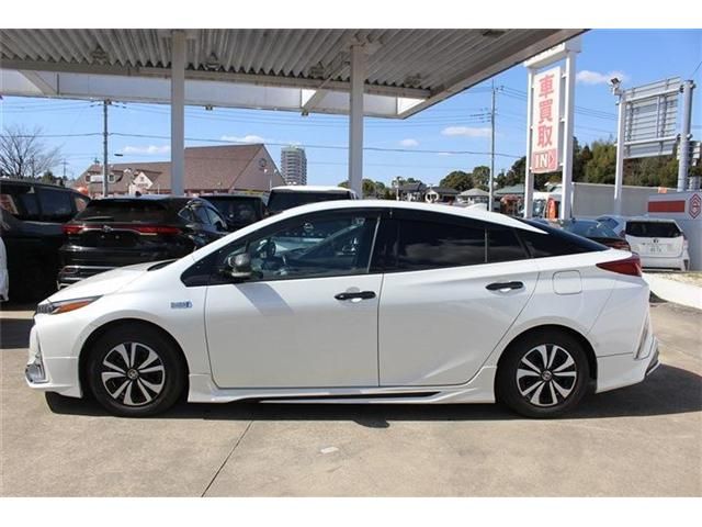 TOYOTA PRIUS PHV 2017 Image 31