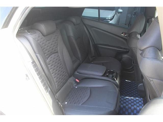 TOYOTA PRIUS PHV 2017 Image 31