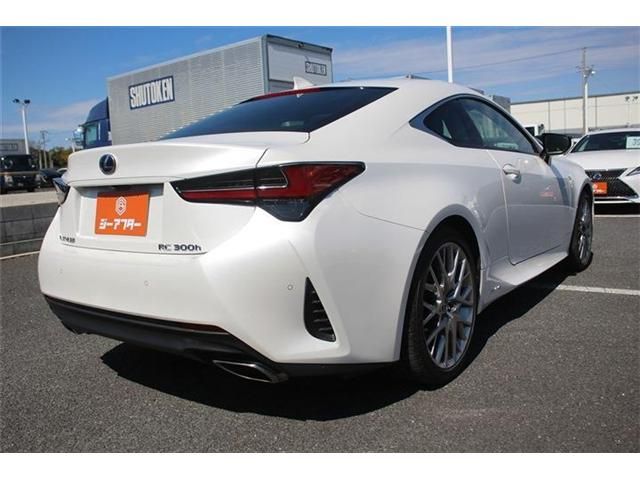 TOYOTA LEXUS RC300H 2018 Image 31