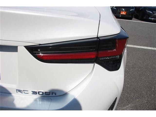 TOYOTA LEXUS RC300H 2018 Image 31