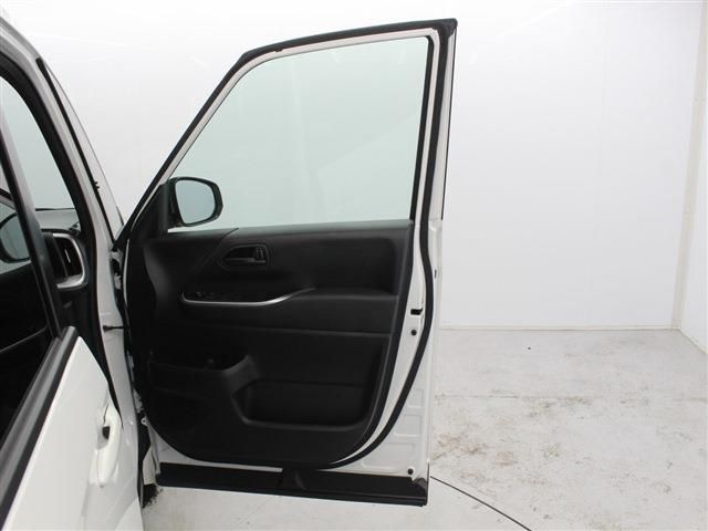 TOYOTA VOXY 2023 Image 31