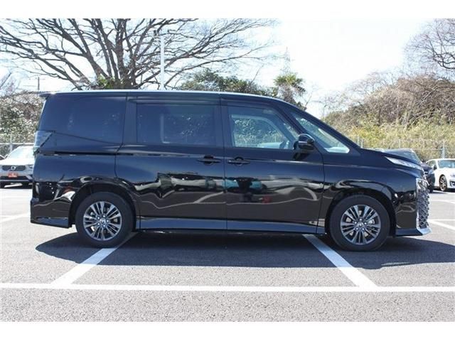 TOYOTA VOXY HYBRID 2025 Image 31