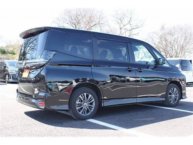 TOYOTA VOXY HYBRID 2025 Image 31