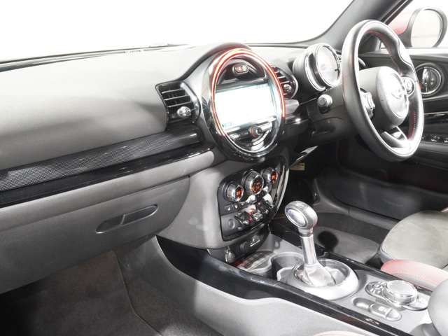 BMW MINI CLUBMAN 2018 Image 31