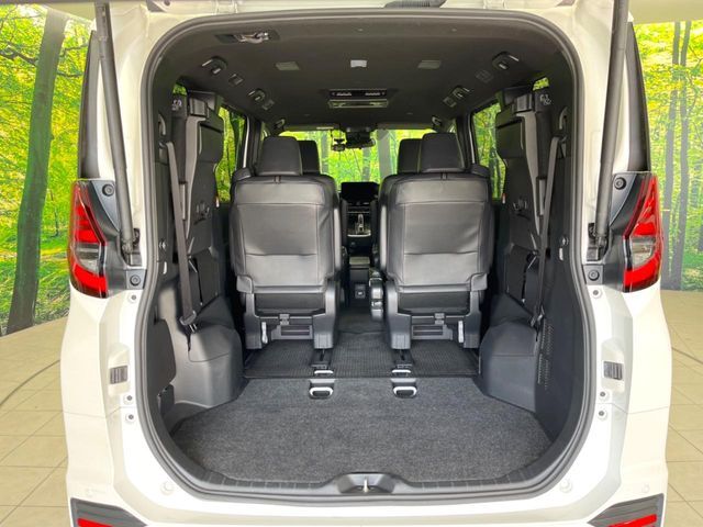 TOYOTA NOAH HYBRID 2023 Image 31