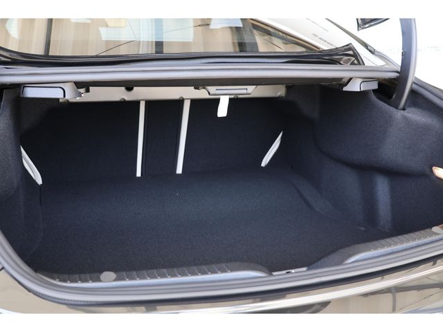 MERCEDES BENZ MERCEDES AMG C CLASS 2018 Image 31