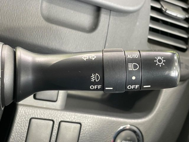 TOYOTA VOXY 2010 Image 31