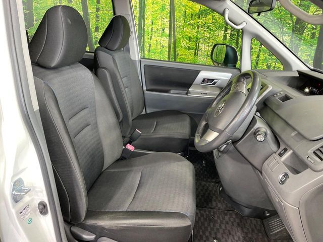 TOYOTA VOXY 2010 Image 31