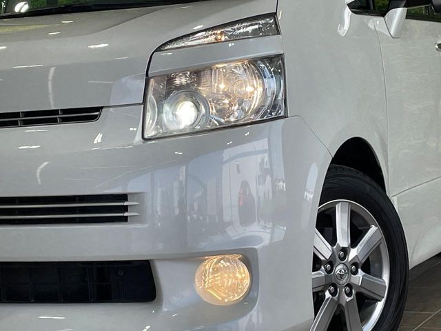 TOYOTA VOXY 2010 Image 31