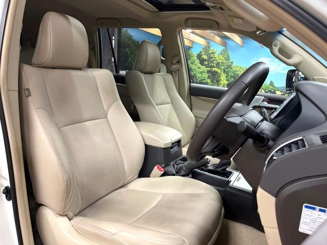 TOYOTA LANDCRUISER PRADO 2023 Image 31
