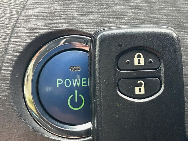 TOYOTA PRIUS 2012 Image 31