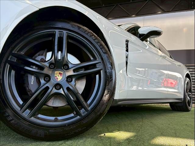 PORSCHE PANAMERA 2017 Image 31
