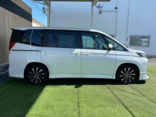 TOYOTA NOAH HYBRID 2023 Image 31