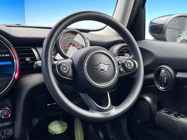 BMW MINI ONE 5DOOR 2020 Image 31