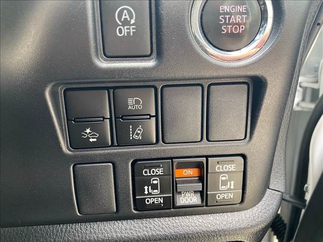 TOYOTA ESQUIRE 2018 Image 31