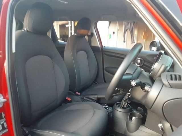 BMW MINI COOPER D 5D 2017 Image 31