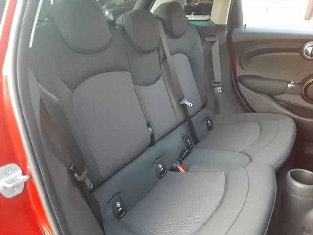 BMW MINI COOPER D 5D 2017 Image 31