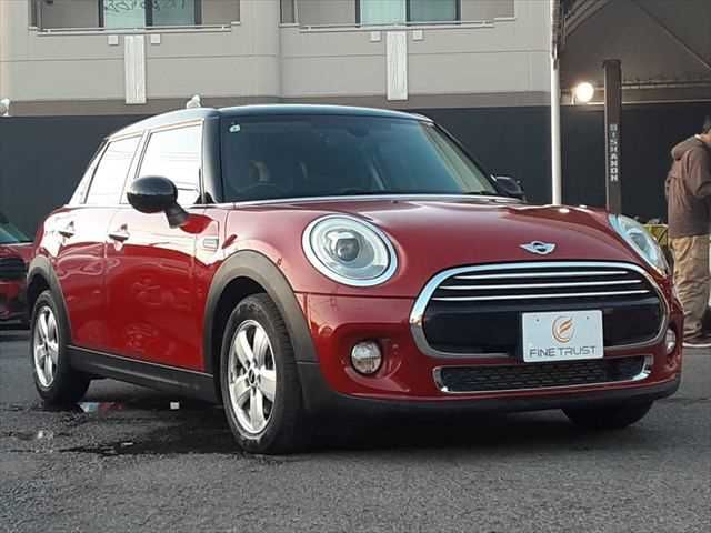 BMW MINI COOPER D 5D 2017 Image 31