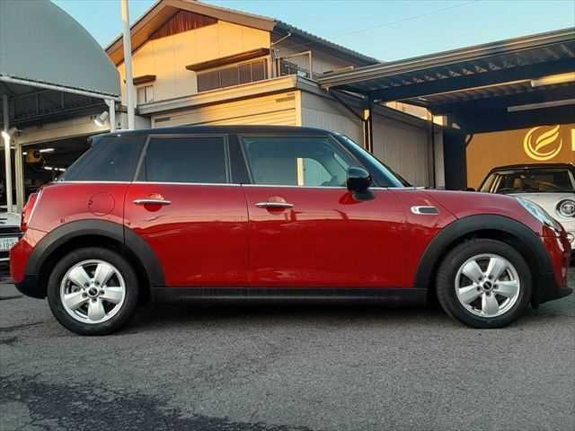 BMW MINI COOPER D 5D 2017 Image 31