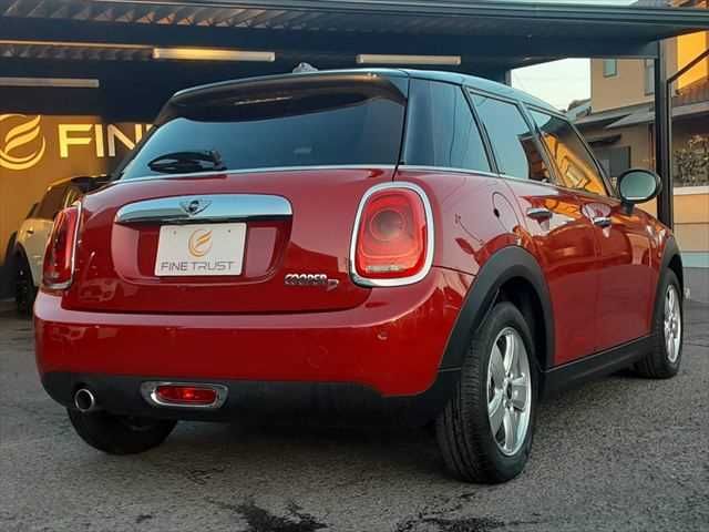 BMW MINI COOPER D 5D 2017 Image 31