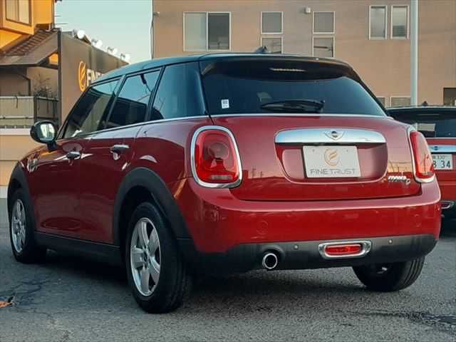 BMW MINI COOPER D 5D 2017 Image 31