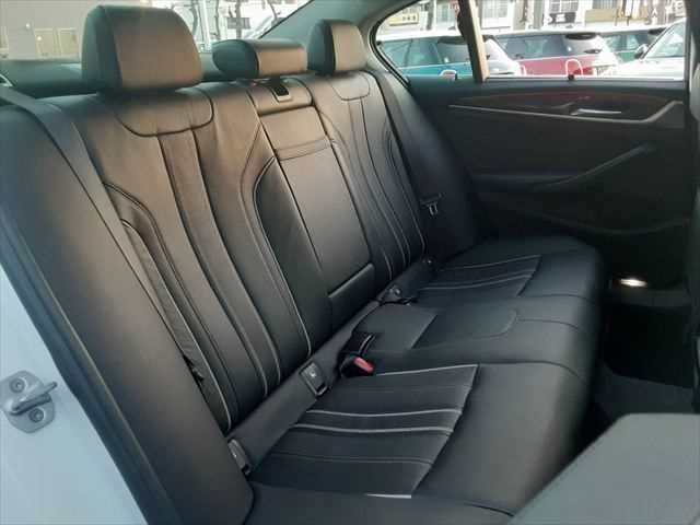 BMW 5SERIES SEDAN 2017 Image 31