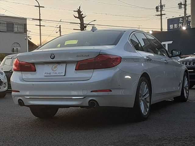 BMW 5SERIES SEDAN 2017 Image 31