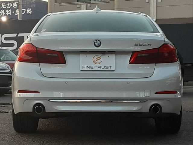 BMW 5SERIES SEDAN 2017 Image 31