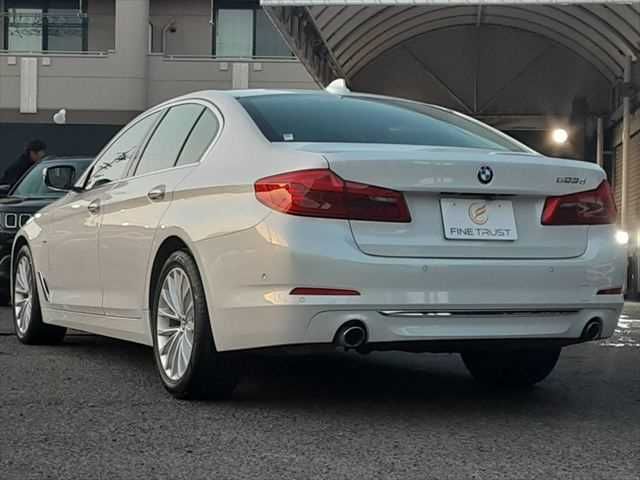 BMW 5SERIES SEDAN 2017 Image 31