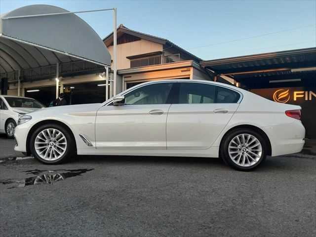 BMW 5SERIES SEDAN 2017 Image 31