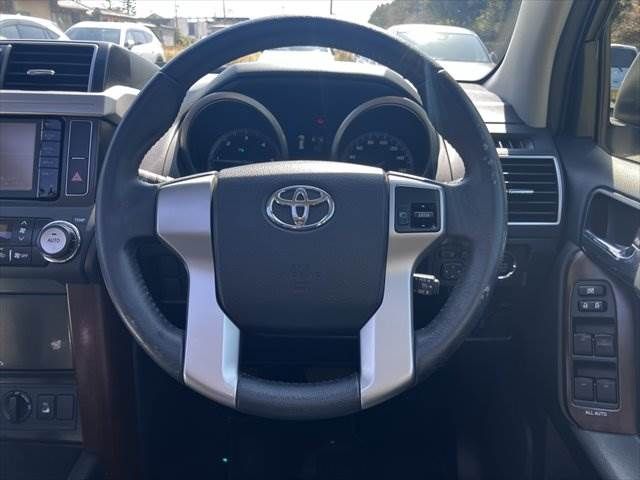 TOYOTA LANDCRUISER PRADO 2016 Image 31