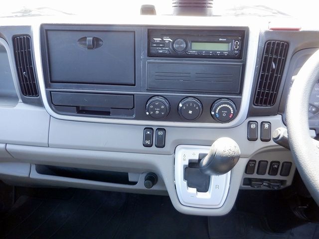 MITSUBISHI CANTER 2023 Image 31