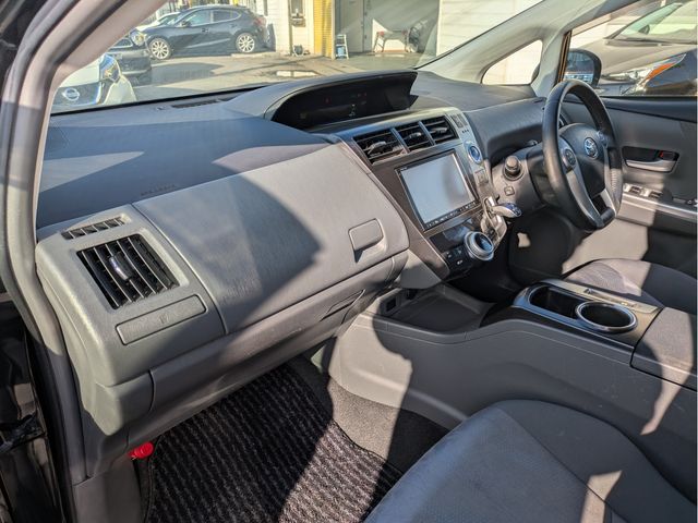 TOYOTA PRIUS ALPHA 2013 Image 31