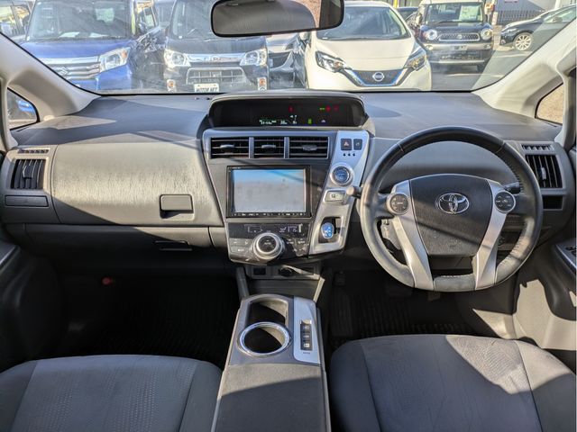 TOYOTA PRIUS ALPHA 2013 Image 31