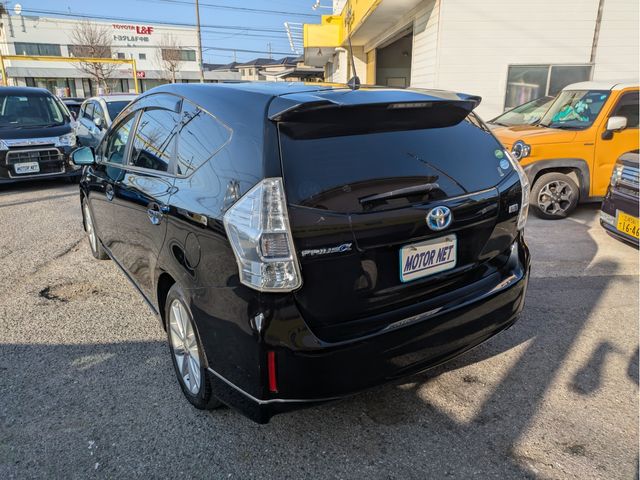 TOYOTA PRIUS ALPHA 2013 Image 31