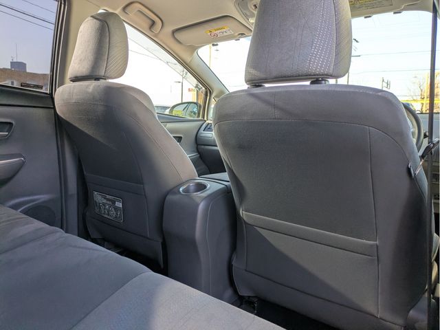 TOYOTA PRIUS ALPHA 2013 Image 31