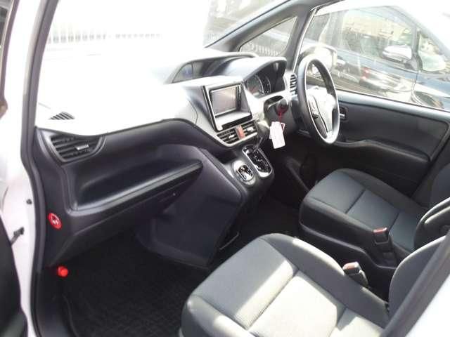 TOYOTA VOXY 2014 Image 31