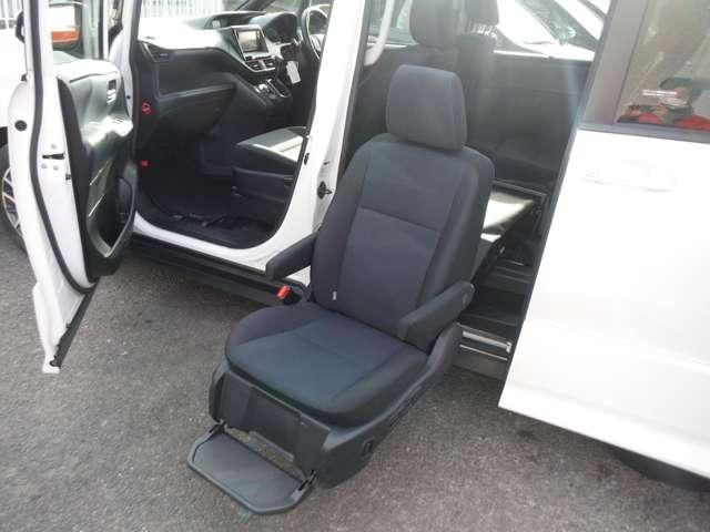 TOYOTA VOXY 2014 Image 31