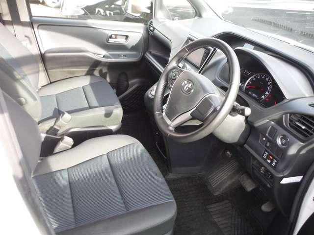 TOYOTA VOXY 2014 Image 31