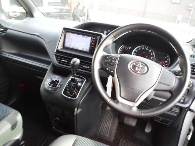 TOYOTA VOXY 2014 Image 31