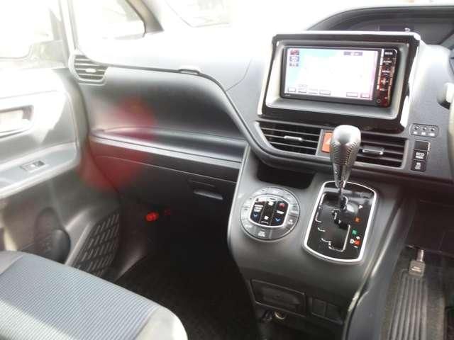 TOYOTA VOXY 2014 Image 31