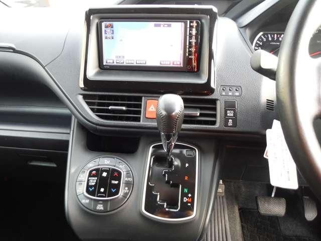 TOYOTA VOXY 2014 Image 31