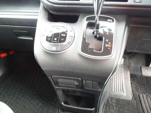 TOYOTA VOXY 2014 Image 31