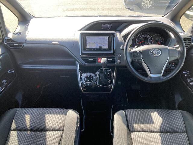 TOYOTA VOXY 4WD 2018 Image 31