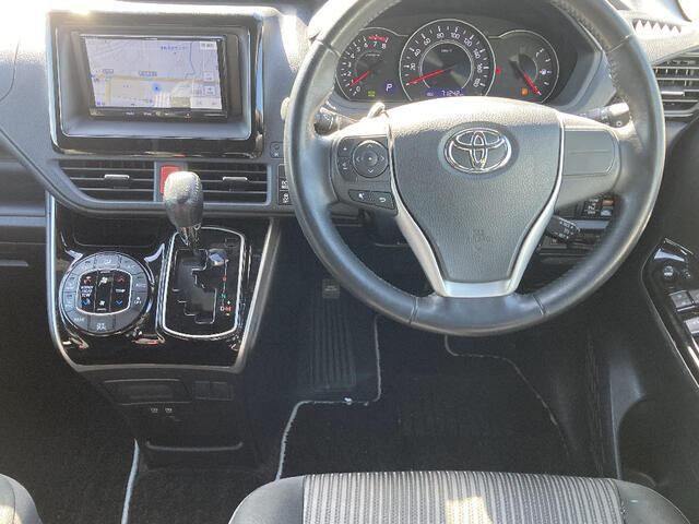 TOYOTA VOXY 4WD 2018 Image 31