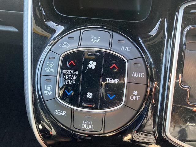 TOYOTA VOXY 4WD 2018 Image 31