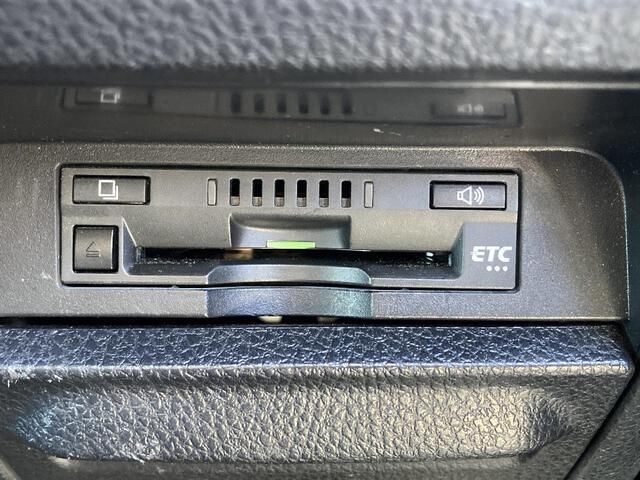 TOYOTA VOXY 4WD 2018 Image 31