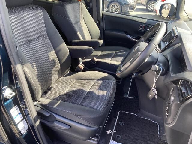 TOYOTA VOXY 4WD 2018 Image 31