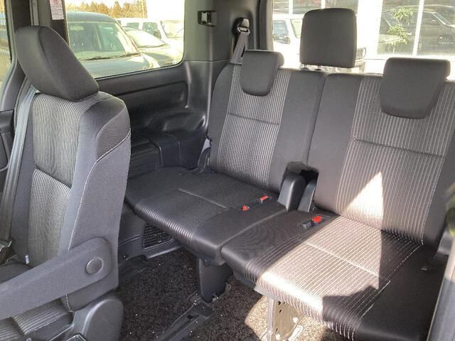 TOYOTA VOXY 4WD 2018 Image 31