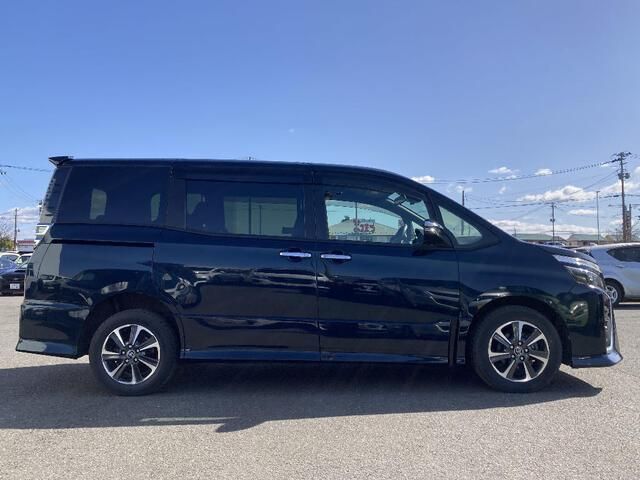 TOYOTA VOXY 4WD 2018 Image 31